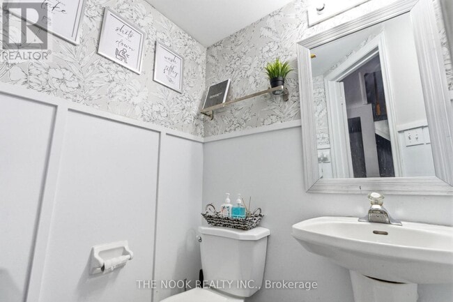 Photo - 119 Brownstone Crescent