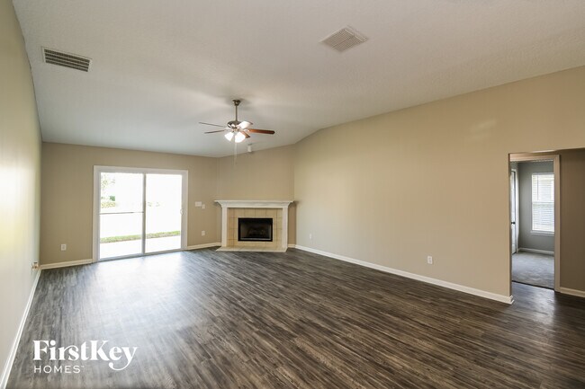 Photo - 182 Greenfield Dr