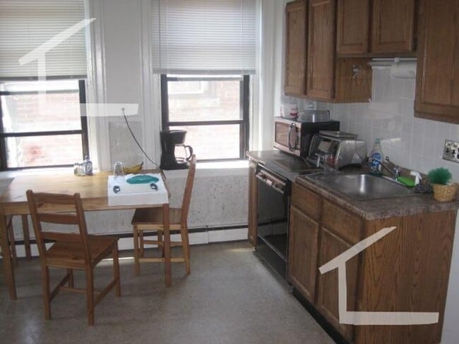 Photo - Garden Level 5 Bed. 2 Bath in Brighton. Heat Included. Laundry on a Site. Parking for Rent. Steps...