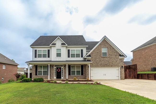 Building Photo - Beautiful 5 Bedroom, 4 Full Bath Family Home