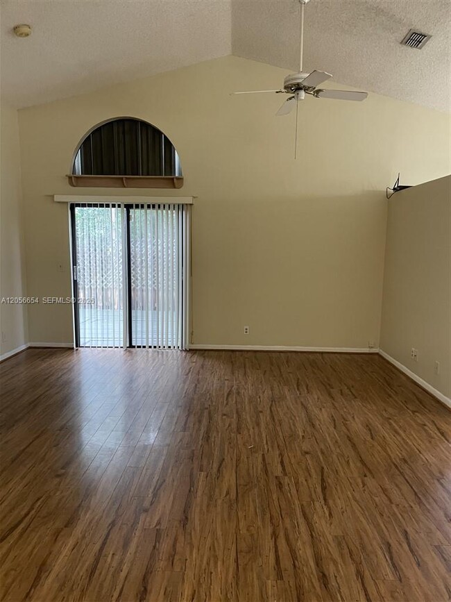 Photo - 308 Bishop Rd