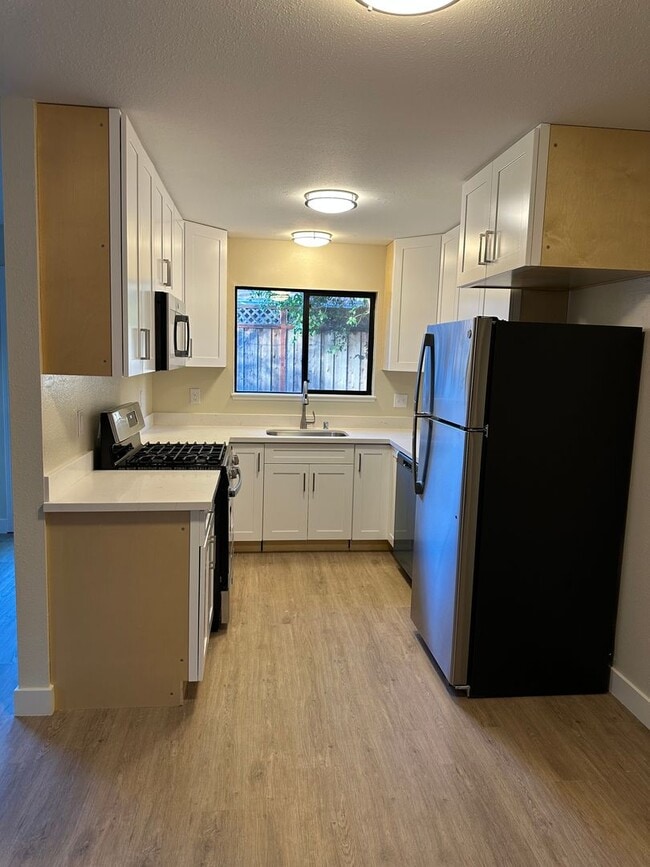 Building Photo - BOLLINI-620-624 Unit 624