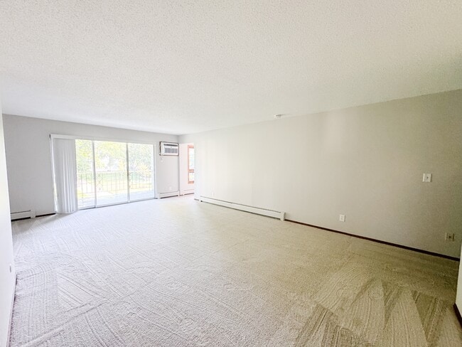 Photo - 2710 Dale St N