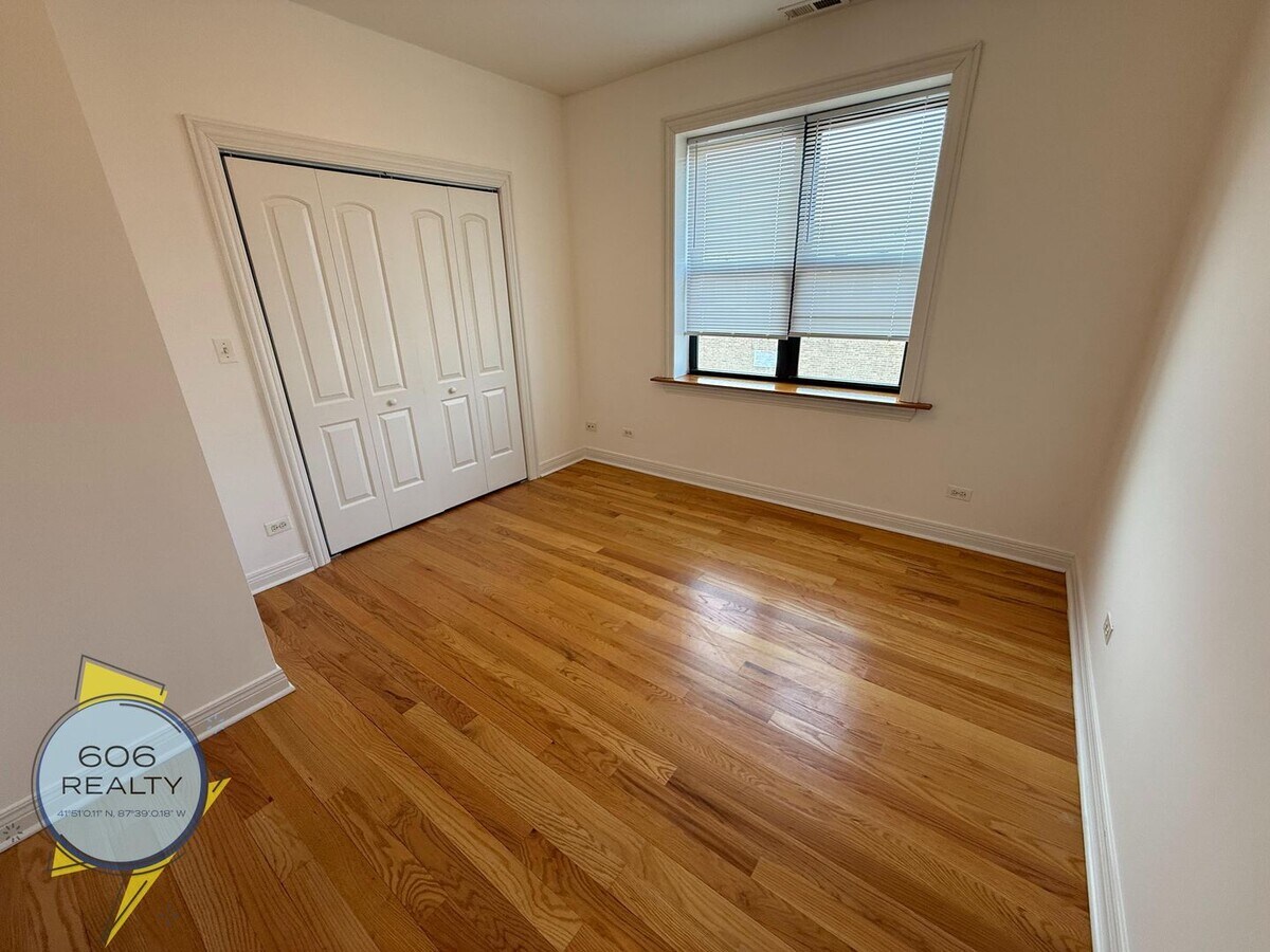 Photo - 5207 W Belmont Ave Unidad 1