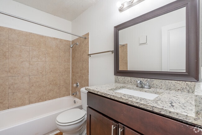 2BR, 2BA - 970SF - Primary Bathroom
