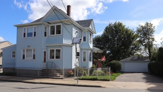 Building Photo - 1740 Rodman St Unit 2