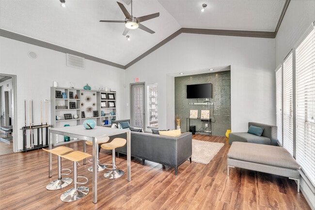 Photo - Covington Creek Apartment