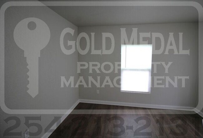 Photo - 711 W Avenue C