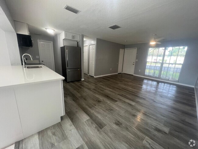 Building Photo - UPDATED 2/1 Home Available now!