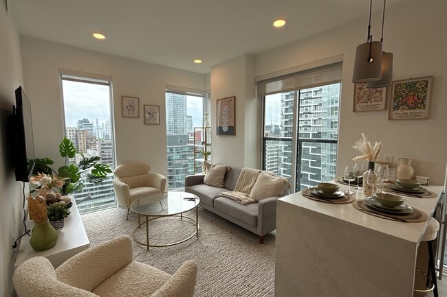 Photo - 200 Redpath Ave