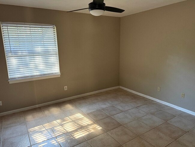 Photo - 2133 Corinne St