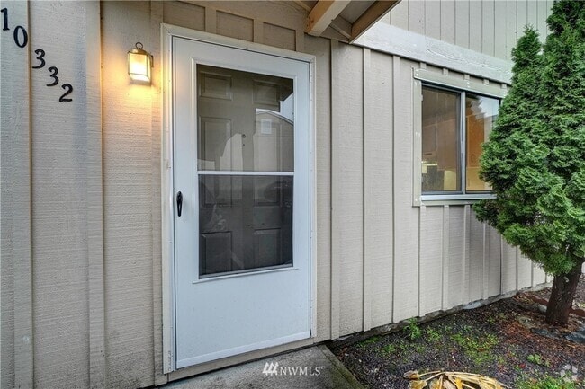 Building Photo - 10332 15th Avenue Ct E Unit Townhouse