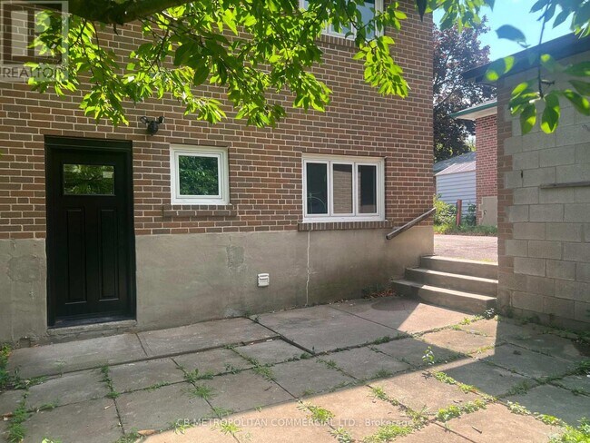 Photo - 110 Marcella St