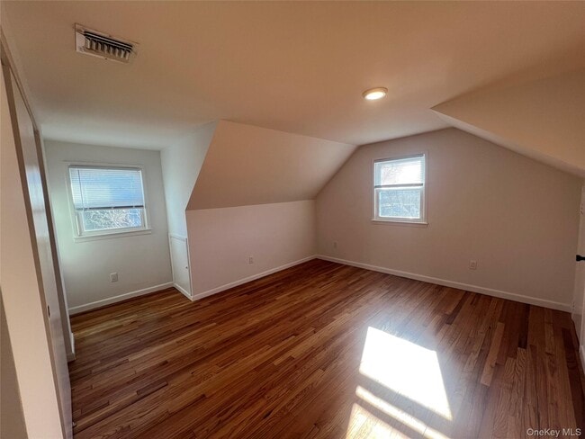 Photo - 11 Pulaski Pl Unidad B