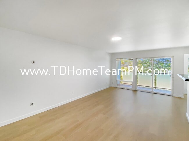 Photo - "Chic 2-Bed Condo with Scenic Views & Gran... Unit #813