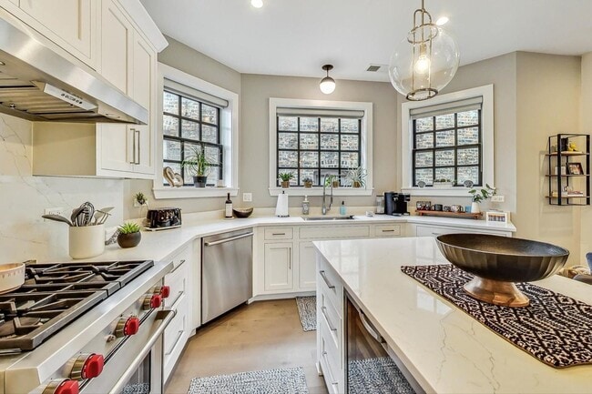 Photo - 2511 N Francisco Ave