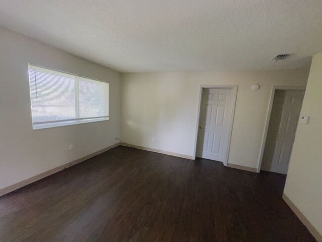 3015 C.R. Smith St Unit 41