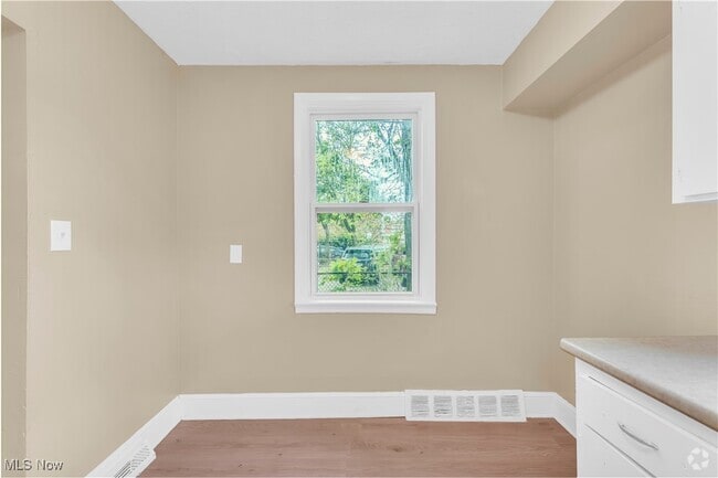 Building Photo - 9702 Laird Ave Unit 2 Back Rental