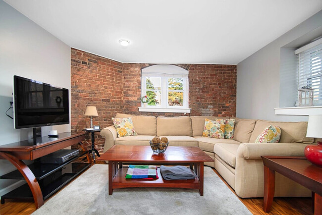 Building Photo - 229 N Poplar St Rental