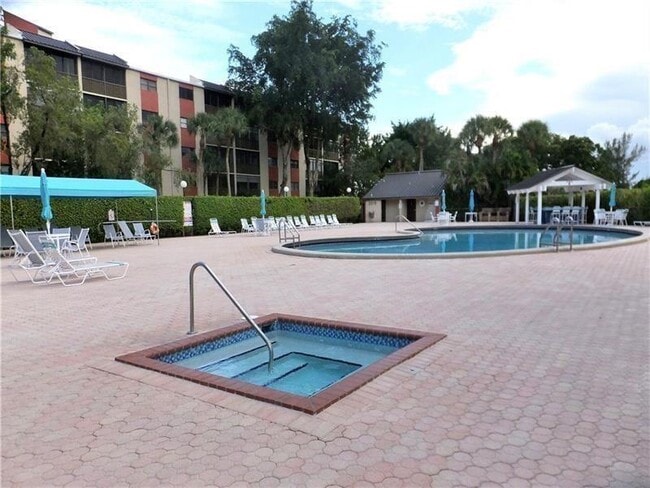 Photo - 2214 S Cypress Bend Dr Unit 208