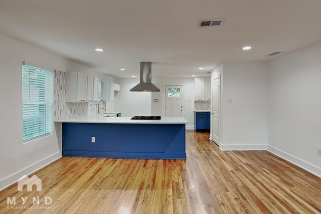 Photo - 2718 Lawrence St