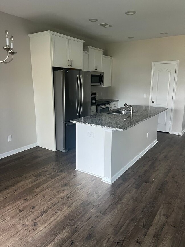 Photo - Beautiful 3 Bedroom w/Garage Townhouse Clo...