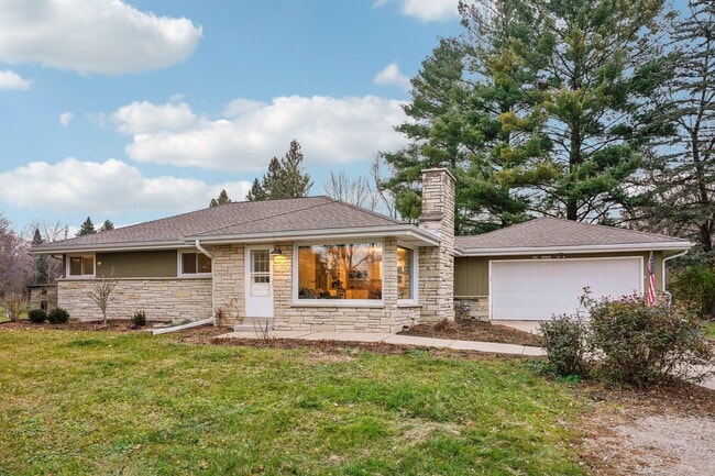 Photo - N45W24568 Lindsay Rd