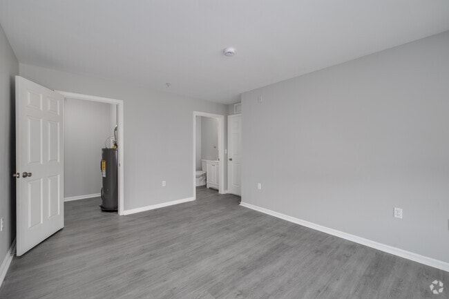 2BR, 1.5BA - 1,000SF - Primary Bedroom