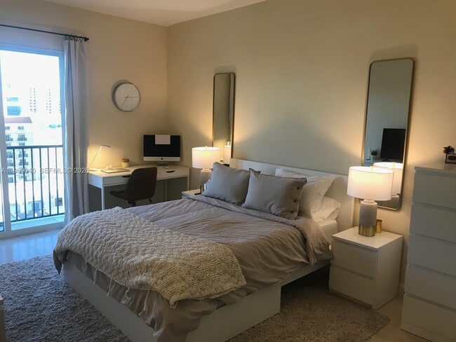 Photo - 10 Aragon Ave Unidad 1119