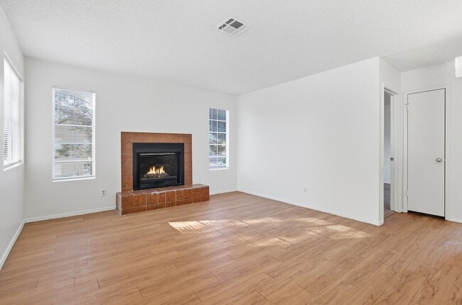 Photo - 2 Bedroom Unit - AVAILABLE NOW - ** MOVE I...