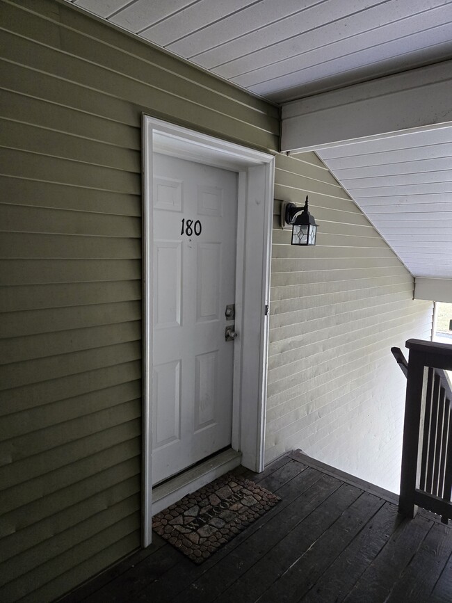 Covered Entrance - 180 Kenwood Dr Unit 180 Kenwood Drive