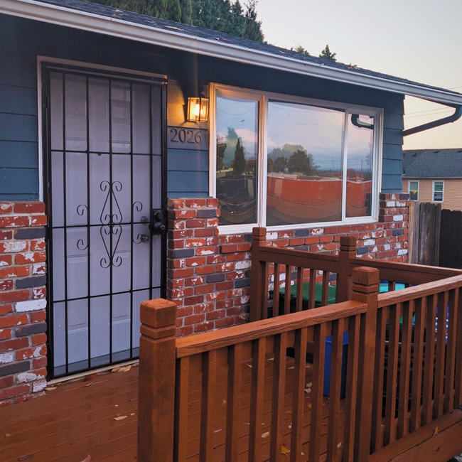 Building Photo - 2026 NE Buffalo St