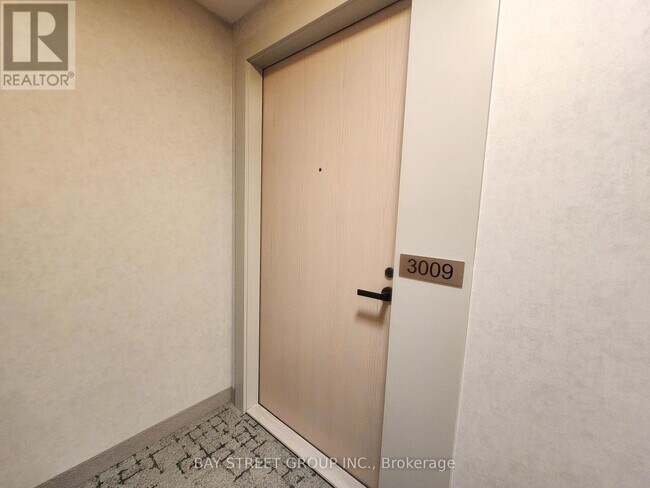 Photo - 8 Interchange Wy Unité 3009