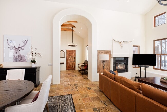 Photo - 661 Green Meadow Dr