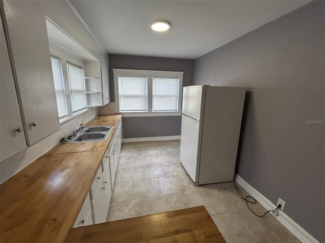 Photo - 620 5th Ave W