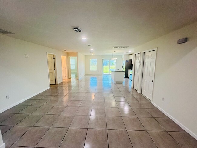 Photo - GORGEOUS 4 Bedroom/ 2 Bathroom in Palm Bay!!