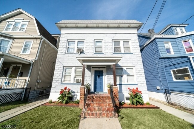 Building Photo - 9 Kling St Unit 2