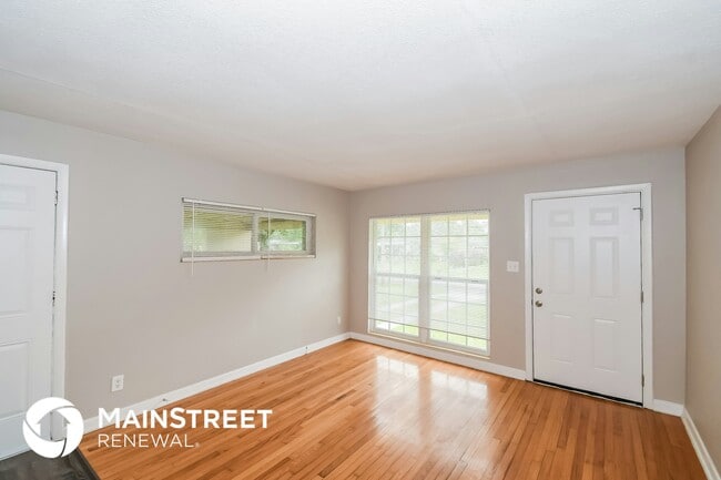 Photo - 6533 Burgundy Rd S