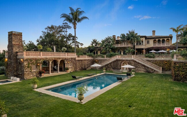 2733 Sycamore Canyon Rd