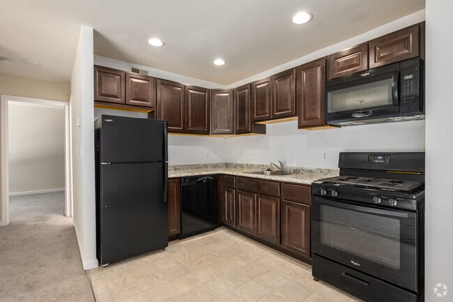 1BR, 1BA - 700SF