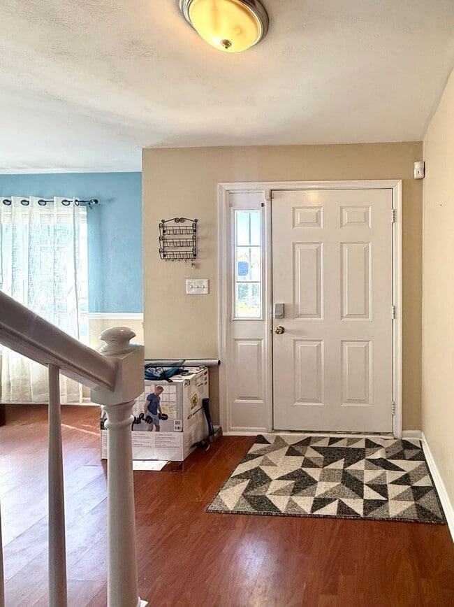 Photo - Beautiful 4 Bedroom Home for Rent – Pet Fr...