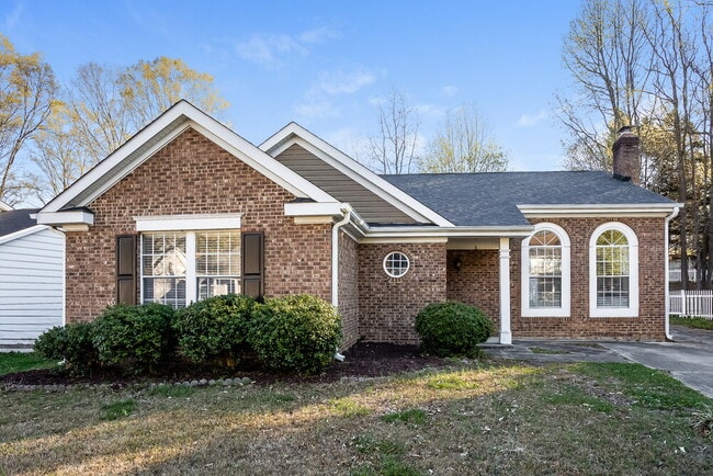 Photo - 2112 David Earl Dr