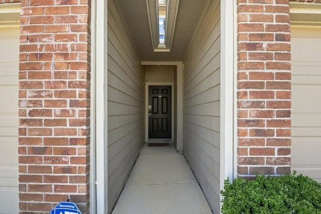 Photo - 930 Sterling Creek Cir