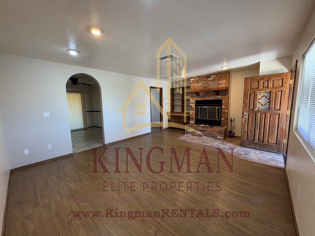 Photo - 3 Bedroom / 2 Bath Home with Courtyard Entry, Fireplace & Spacious Backyard