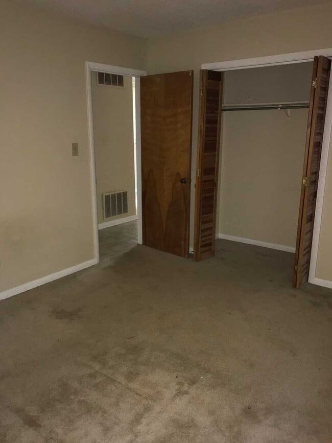 Photo - Charming 2 bed 2 bath duplex located in Newton