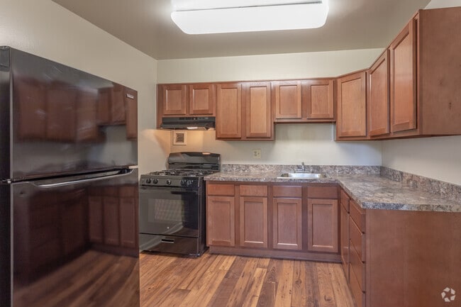 1BR, 1BA - 790 SF