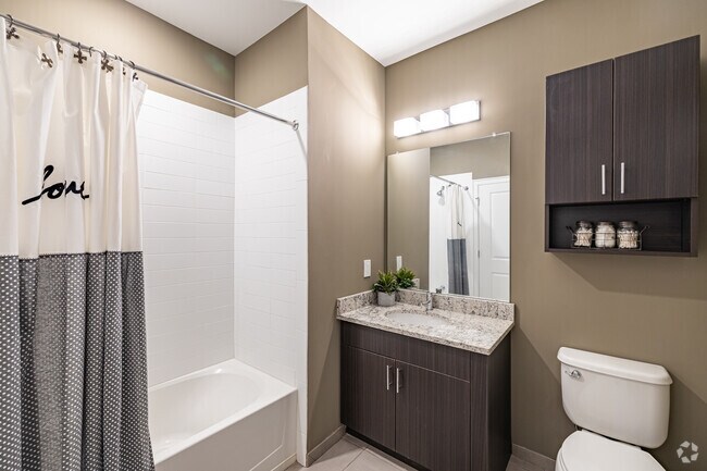 1BR, 1.5BA w/Den - 890SF - The Amsterdam II - Bathroom