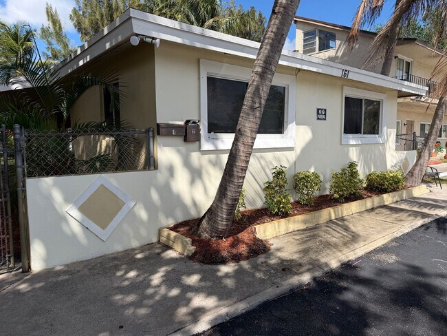 Building Photo - 161 NW 43rd Ct Unit 2