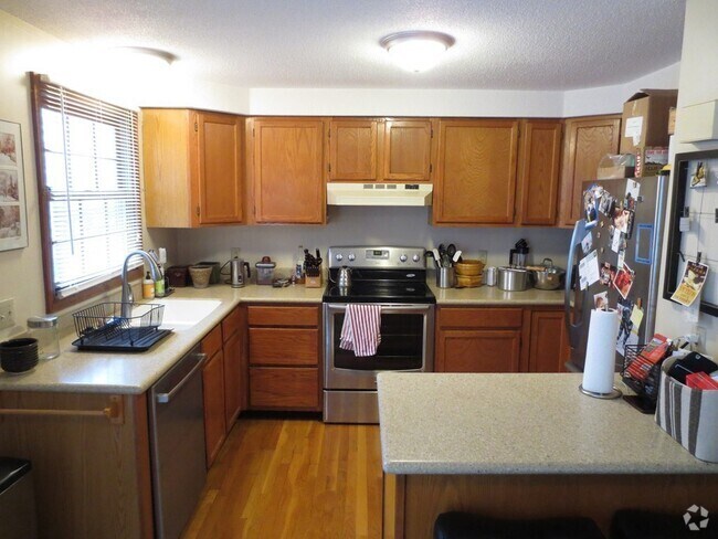 Building Photo - 110 W 8th St Unit 1 Rental