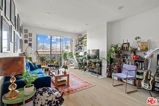 Building Photo - 1522 S Saltair Ave Unit 106 Rental